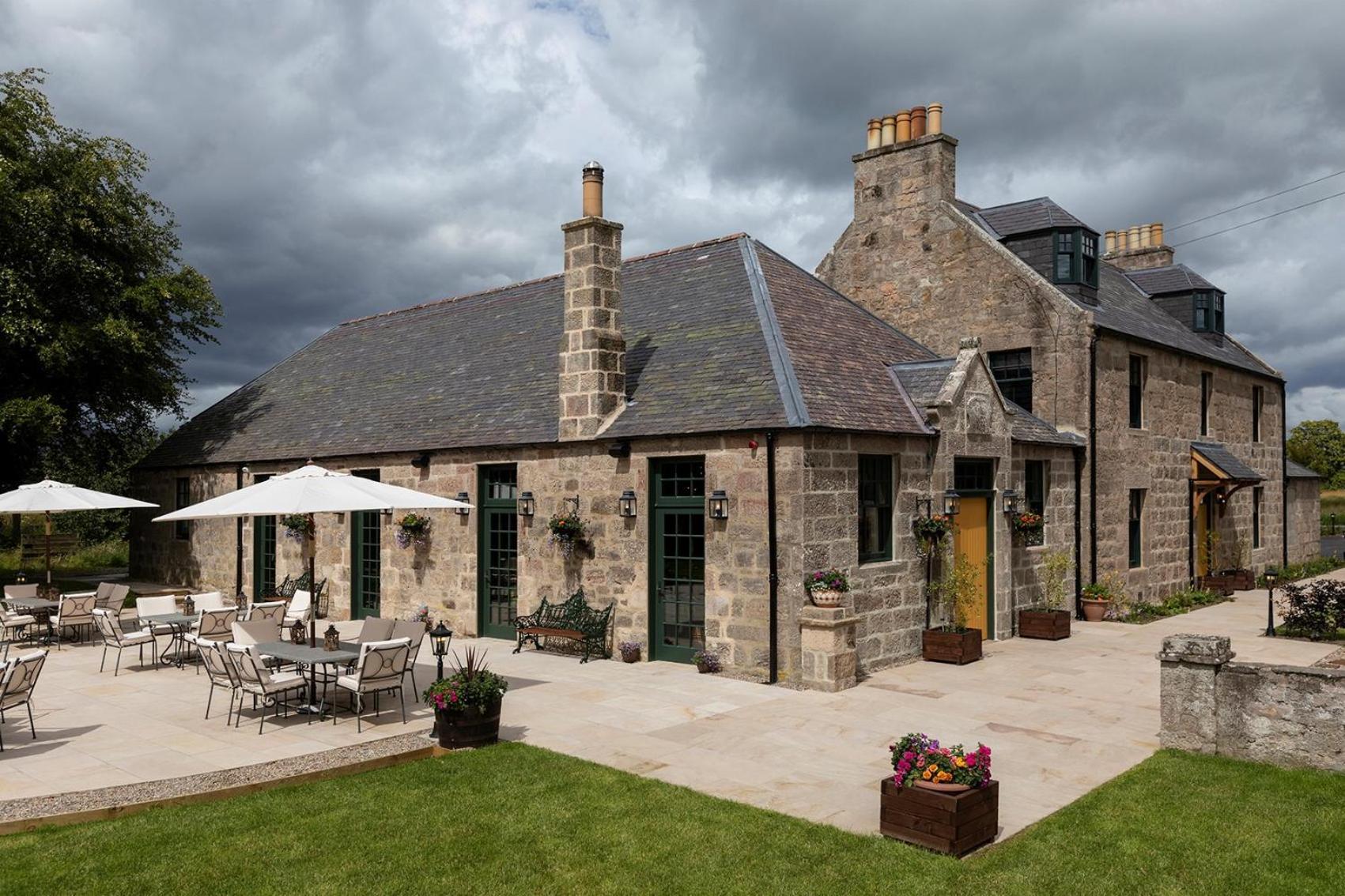 Kildrummy Inn Exterior photo